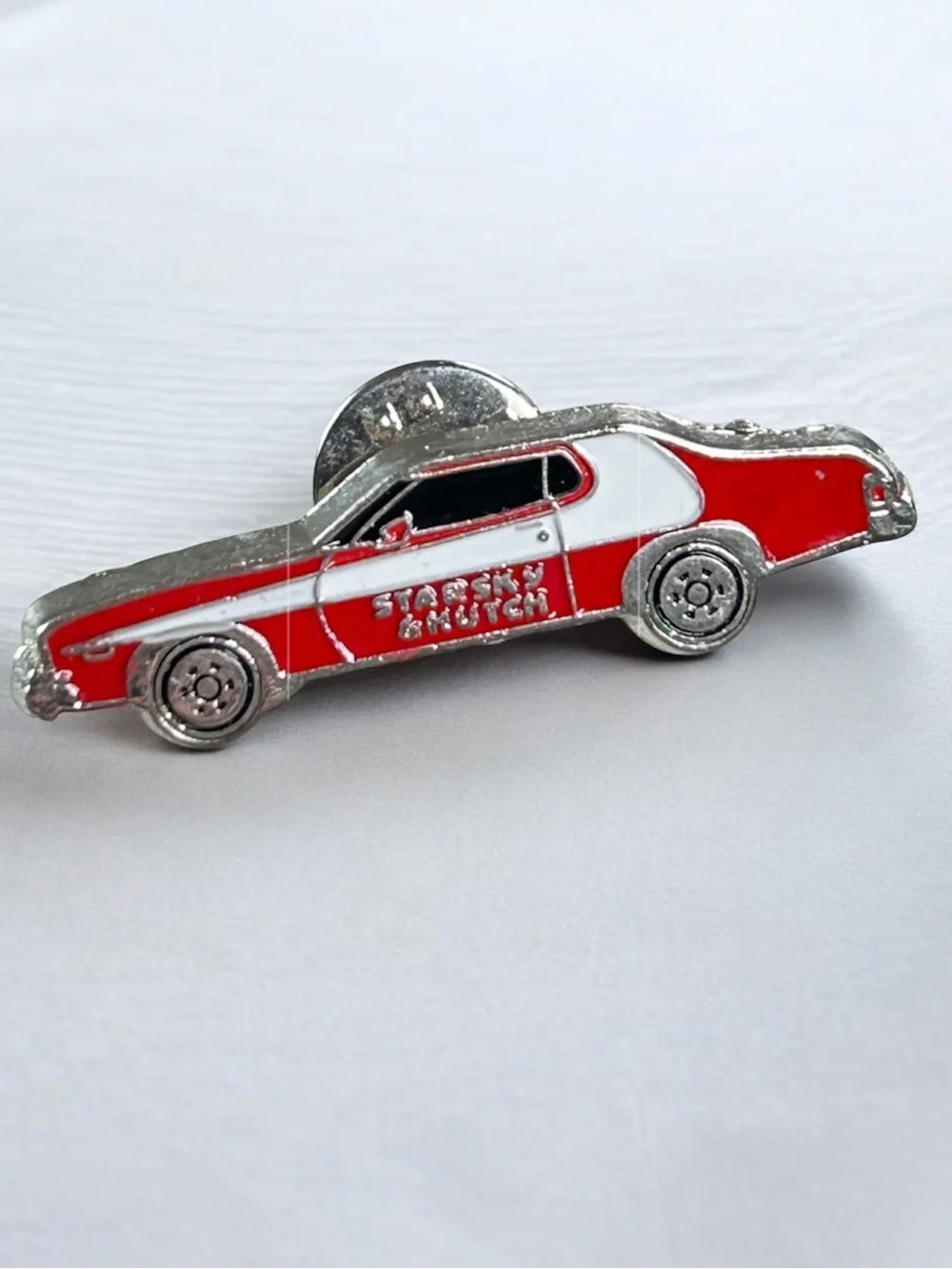 Warner Bros. Ent. 2003 Starsky & Hutch Enamel Lapel Pin Gran Torino Brand New